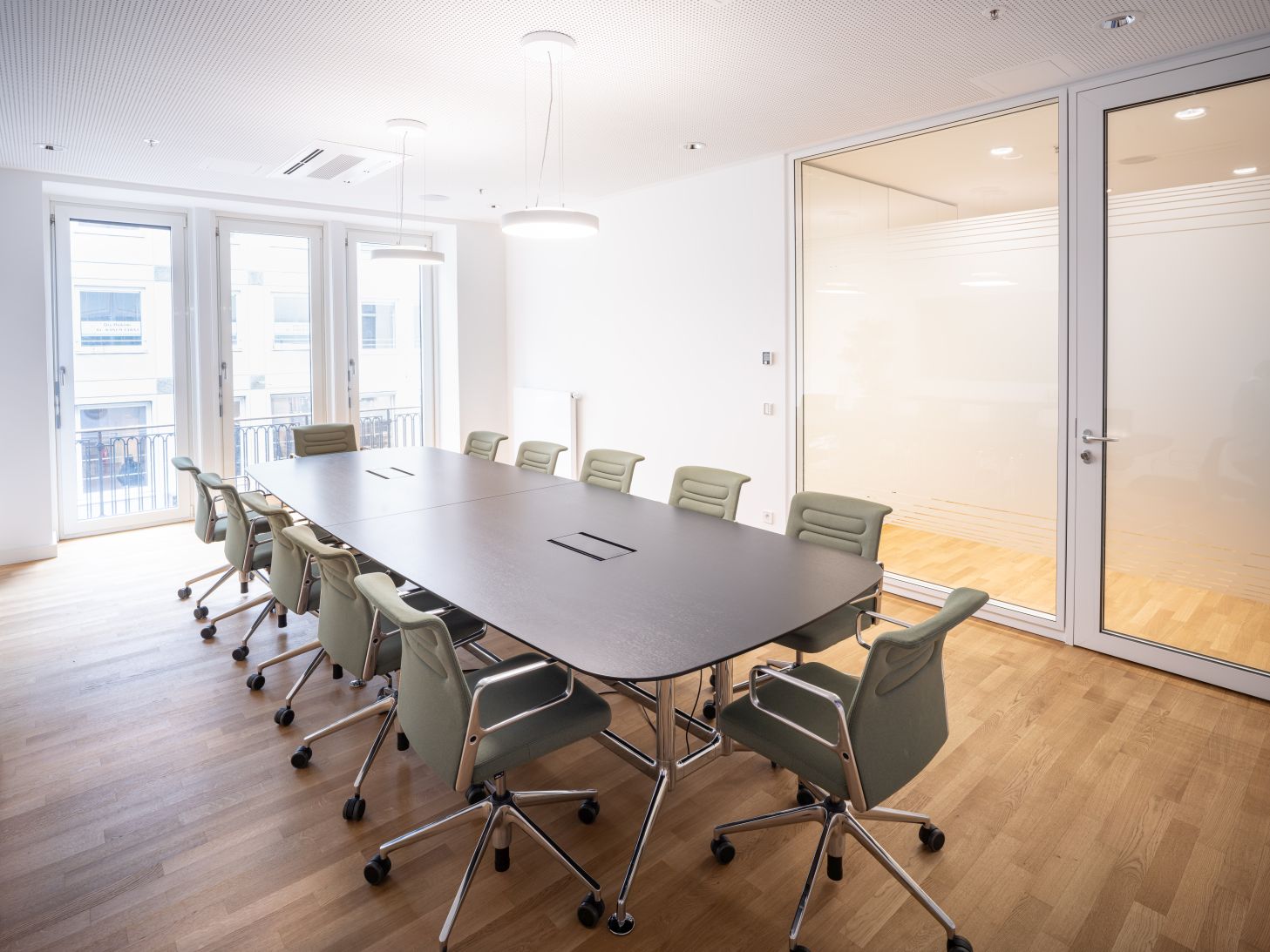 Meeting room, Conference room, Meeting table