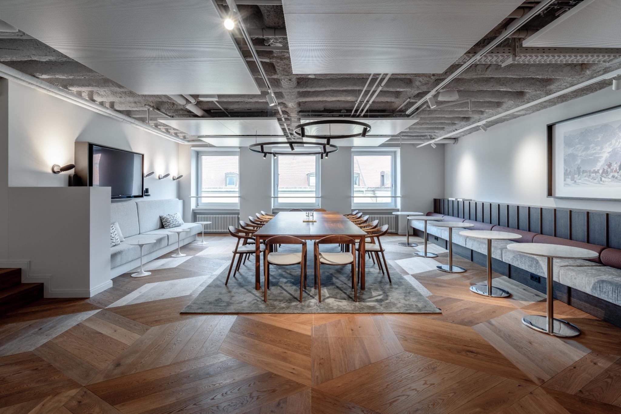 teamlounge, zentralraum, rautenparkett, treffpunkt