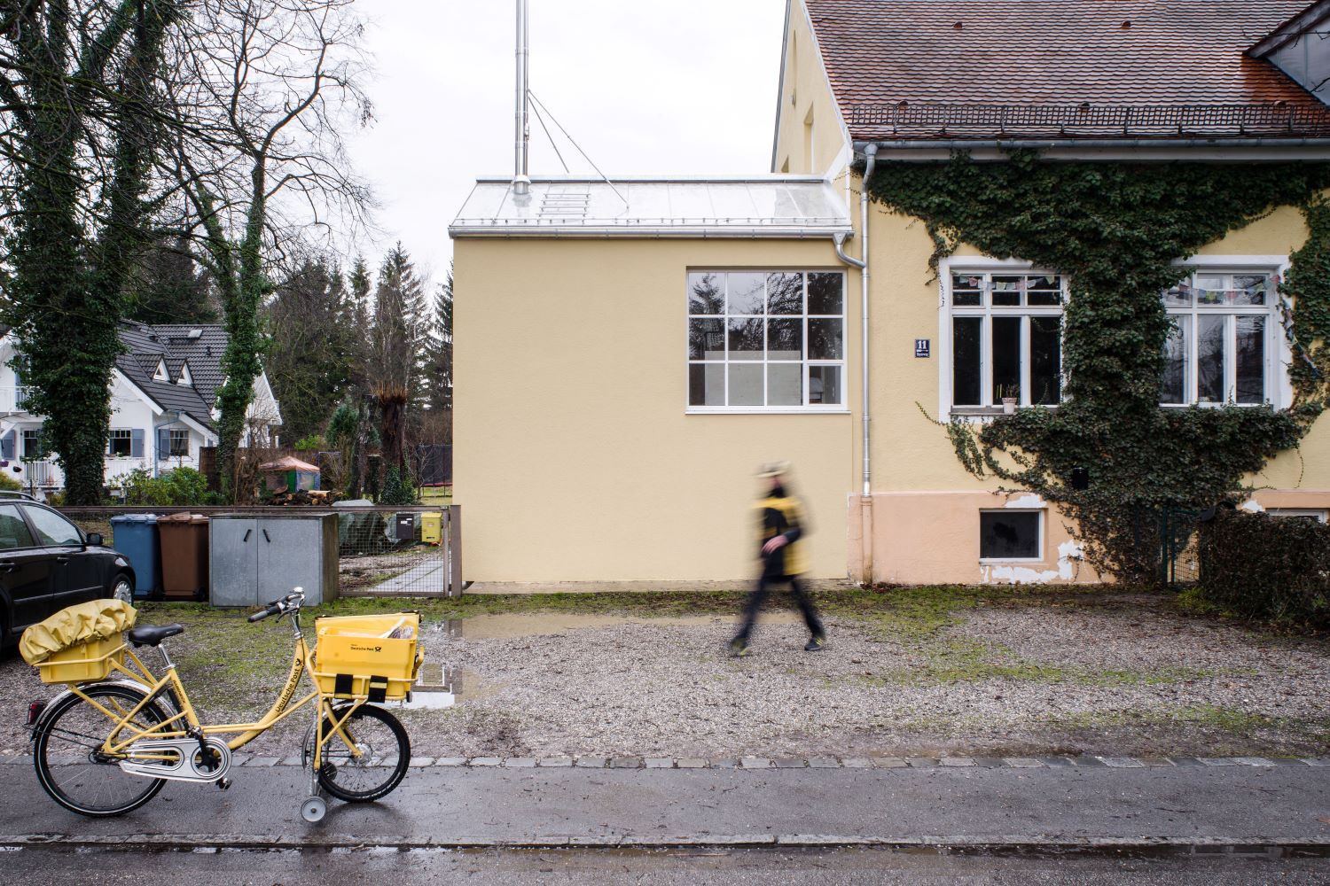 hoyerweg, munich, exterior, yellow