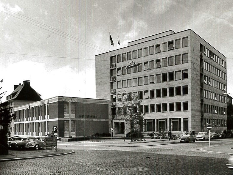 monument, before, aschaffenburg, building, windows, street, memorial