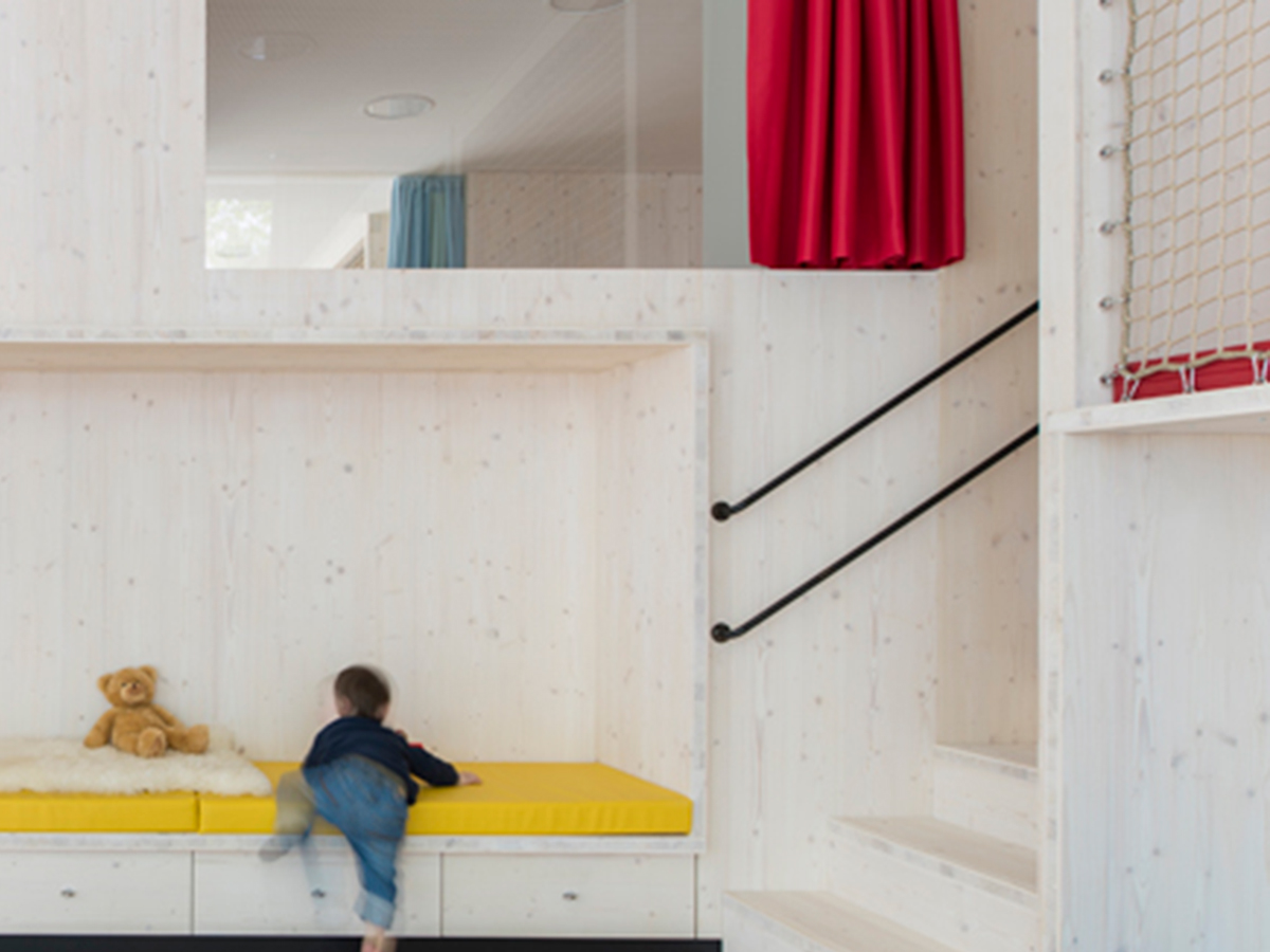 kiclub leo 1, münchen, ausbau, kinder, spielplatz, schlfkojen, multifunktional, modular, sitzbereich